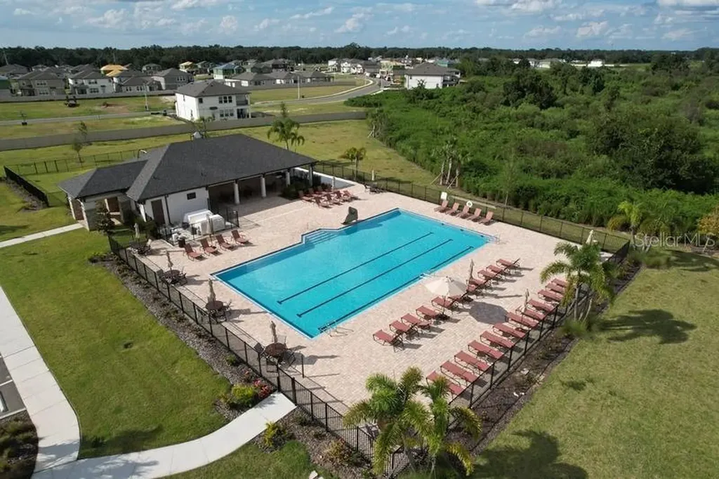 2450 Sunny Pebble Loop Zephyrhills FL 33540