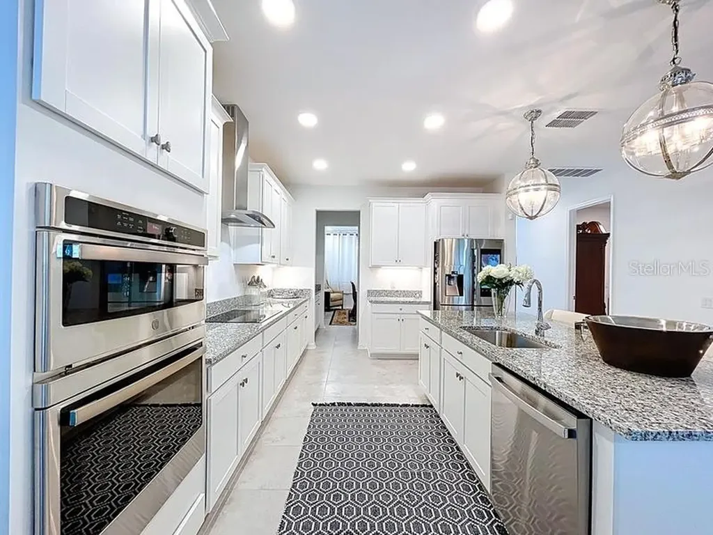 2450 Sunny Pebble Loop Zephyrhills FL 33540