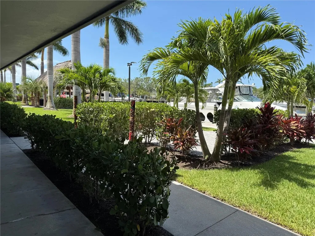 7150 N Tamiami Trail Sarasota FL 34243