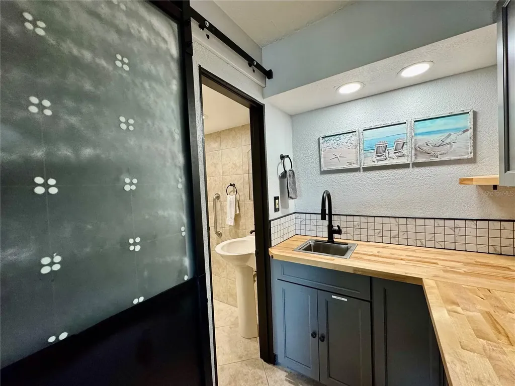 7150 N Tamiami Trail Sarasota FL 34243