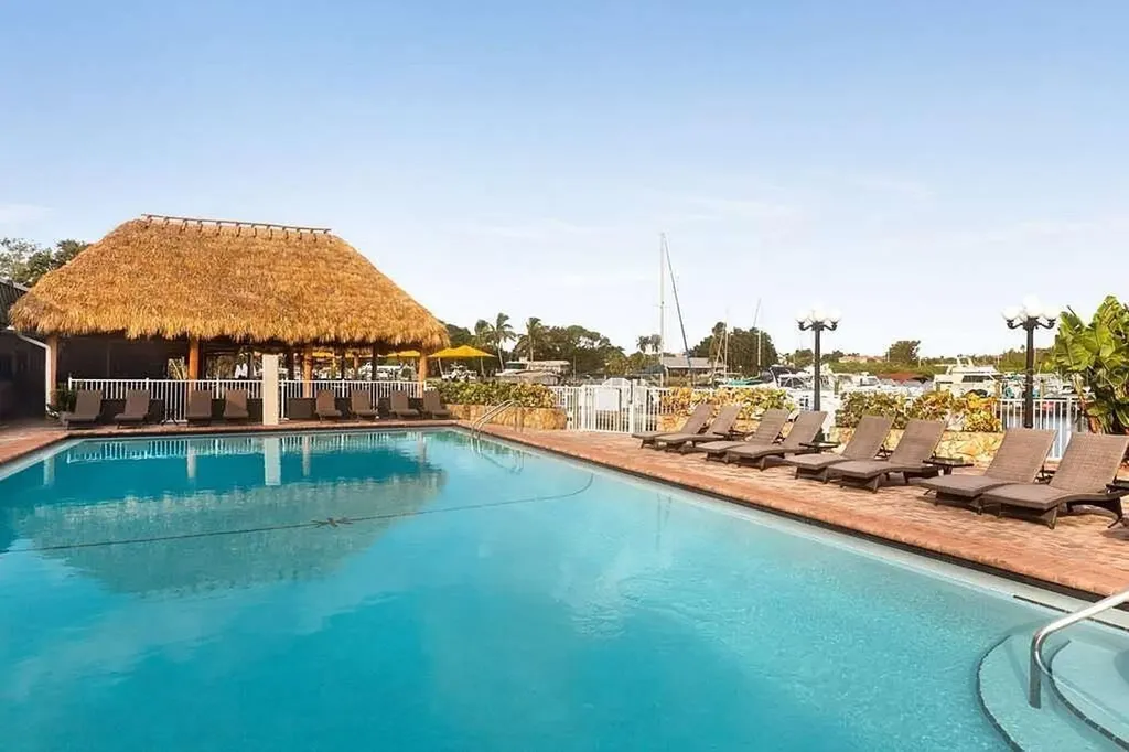 7150 N Tamiami Trail Sarasota FL 34243