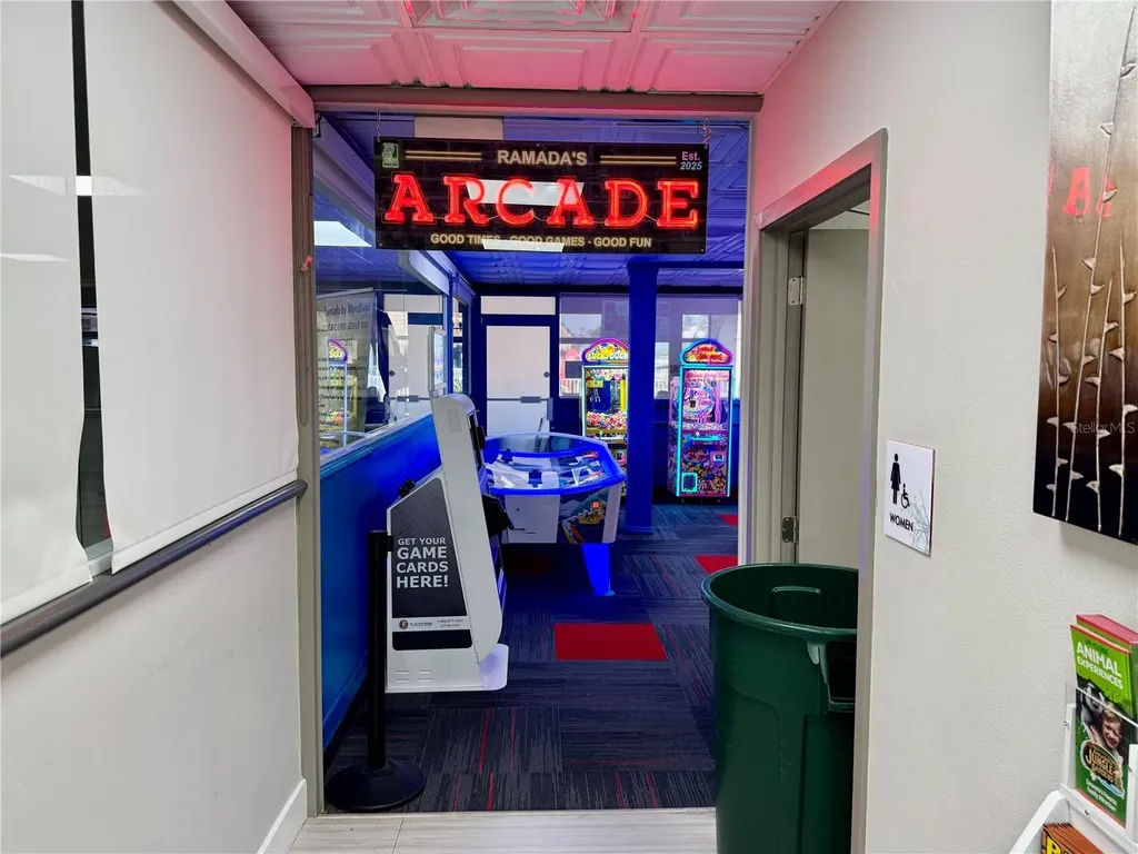 7150 N Tamiami Trail Sarasota FL 34243