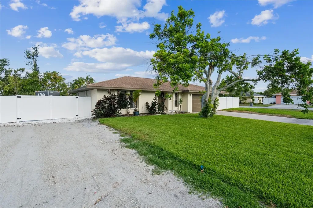 2204 78th Street W Bradenton FL 34209