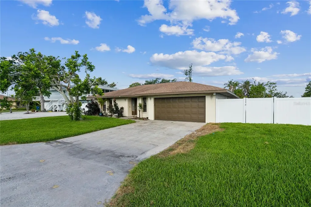 2204 78th Street W Bradenton FL 34209