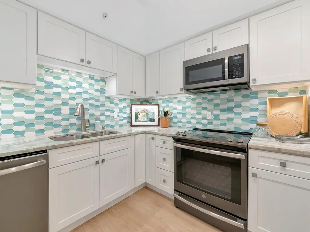 1255 N Gulfstream Avenue Sarasota FL 34236