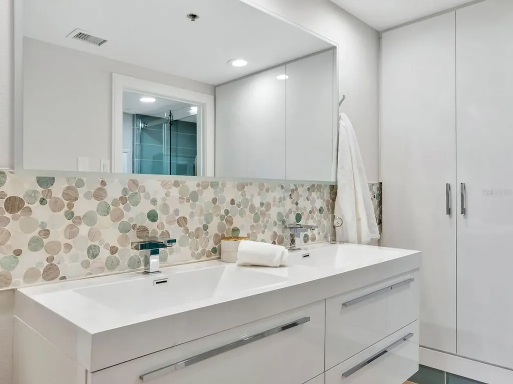 1255 N Gulfstream Avenue Sarasota FL 34236