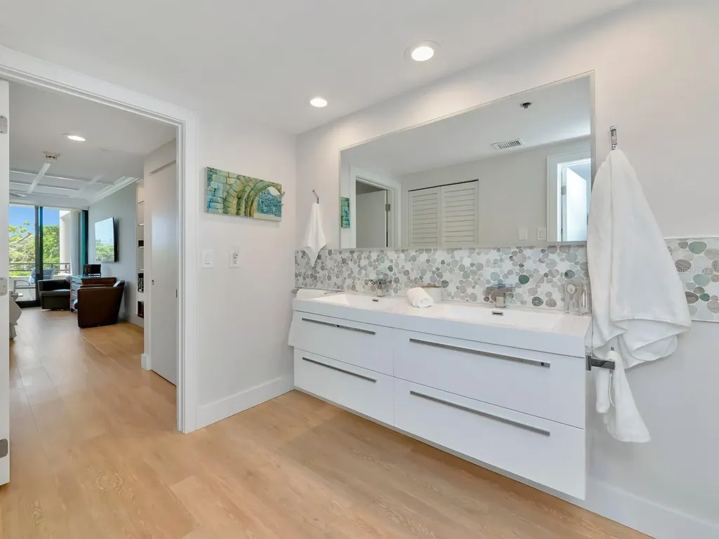 1255 N Gulfstream Avenue Sarasota FL 34236