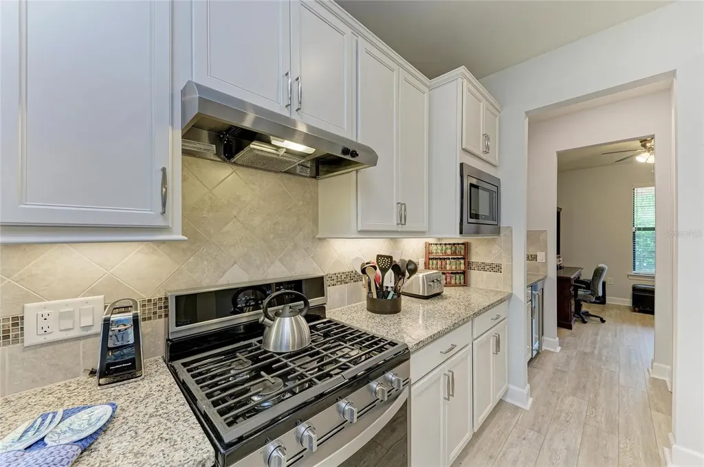 7572 Viola Loop Bradenton FL 34202