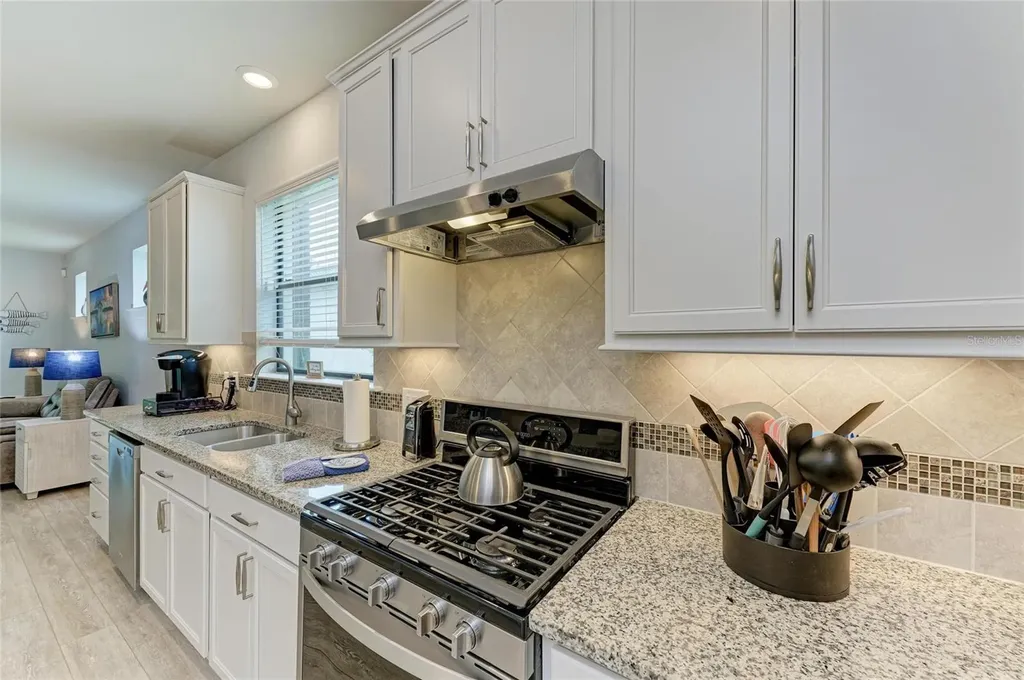 7572 Viola Loop Bradenton FL 34202