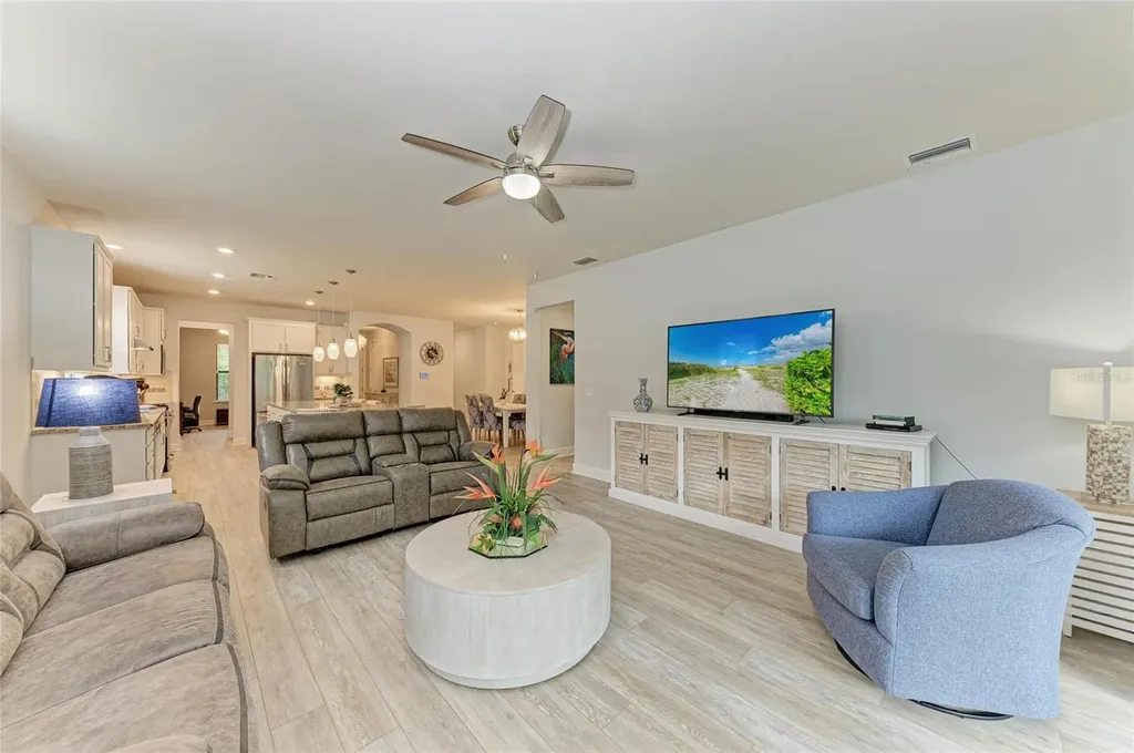 7572 Viola Loop Bradenton FL 34202