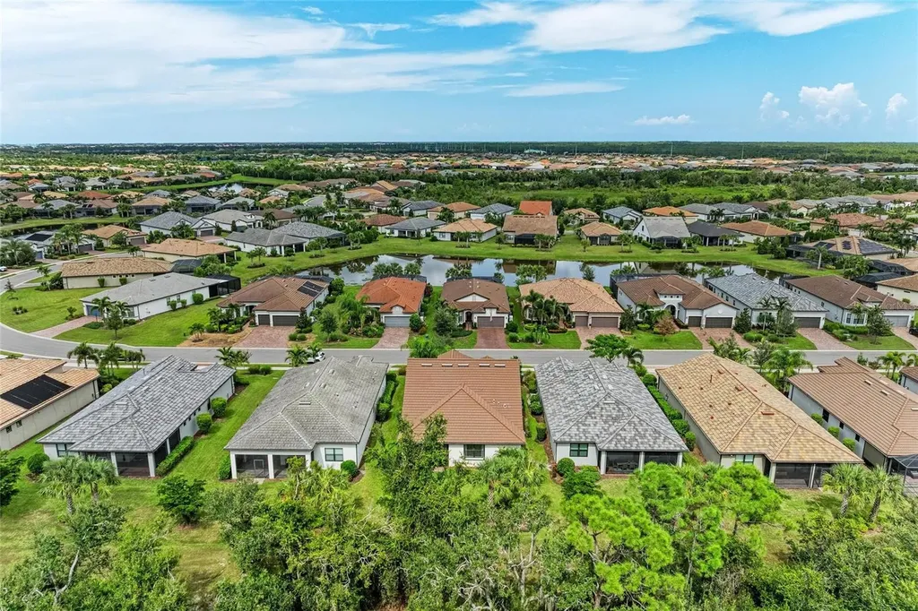 7572 Viola Loop Bradenton FL 34202