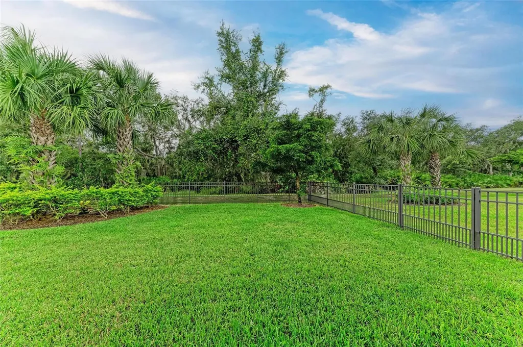 7572 Viola Loop Bradenton FL 34202