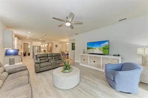 7572 Viola Loop Bradenton FL 34202