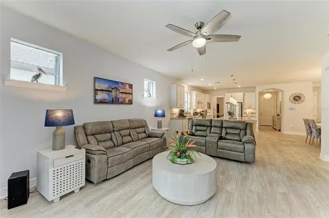 7572 Viola Loop Bradenton FL 34202