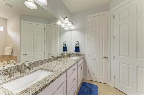 7572 Viola Loop Bradenton FL 34202