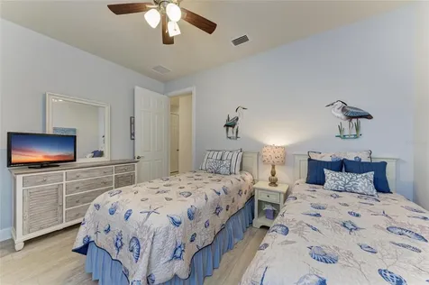 7572 Viola Loop Bradenton FL 34202