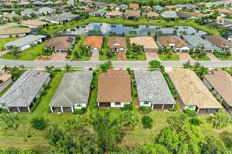 7572 Viola Loop Bradenton FL 34202