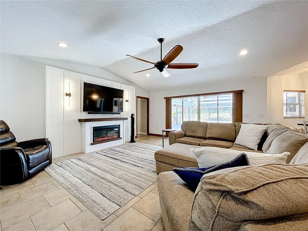 527 Sunnyside Drive Leesburg FL 34748