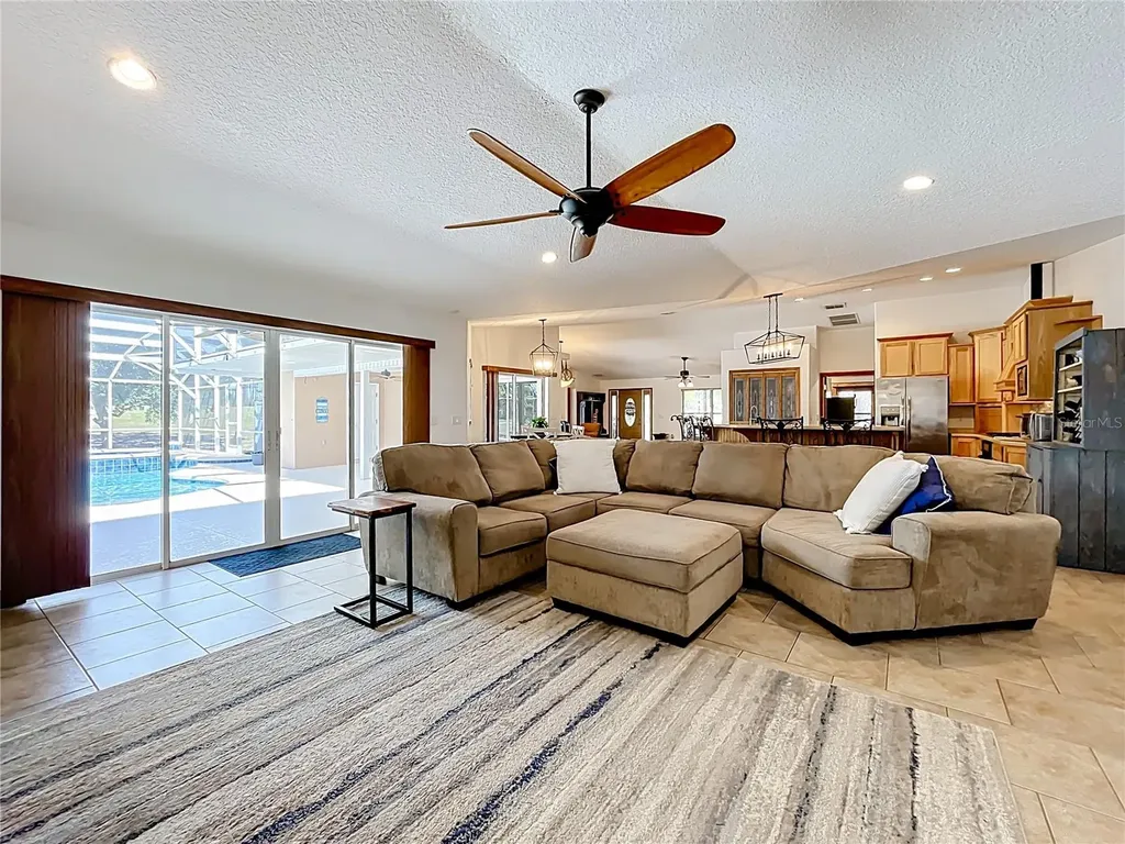 527 Sunnyside Drive Leesburg FL 34748