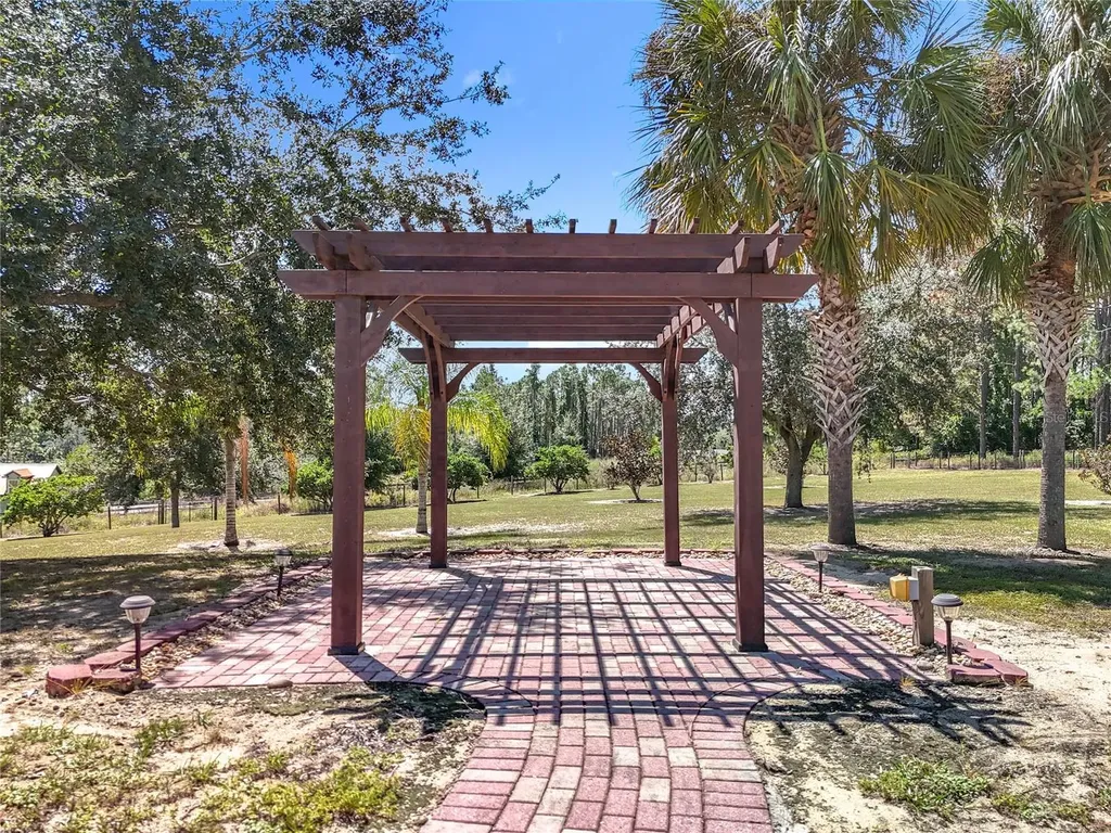 527 Sunnyside Drive Leesburg FL 34748