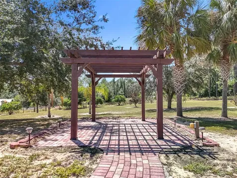 527 Sunnyside Drive Leesburg FL 34748