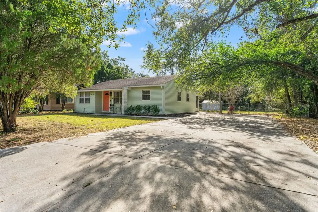 1215 E Lambright Street Tampa FL 33604