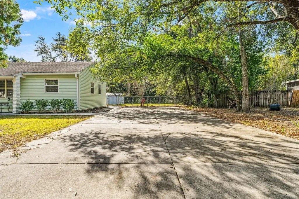 1215 E Lambright Street Tampa FL 33604