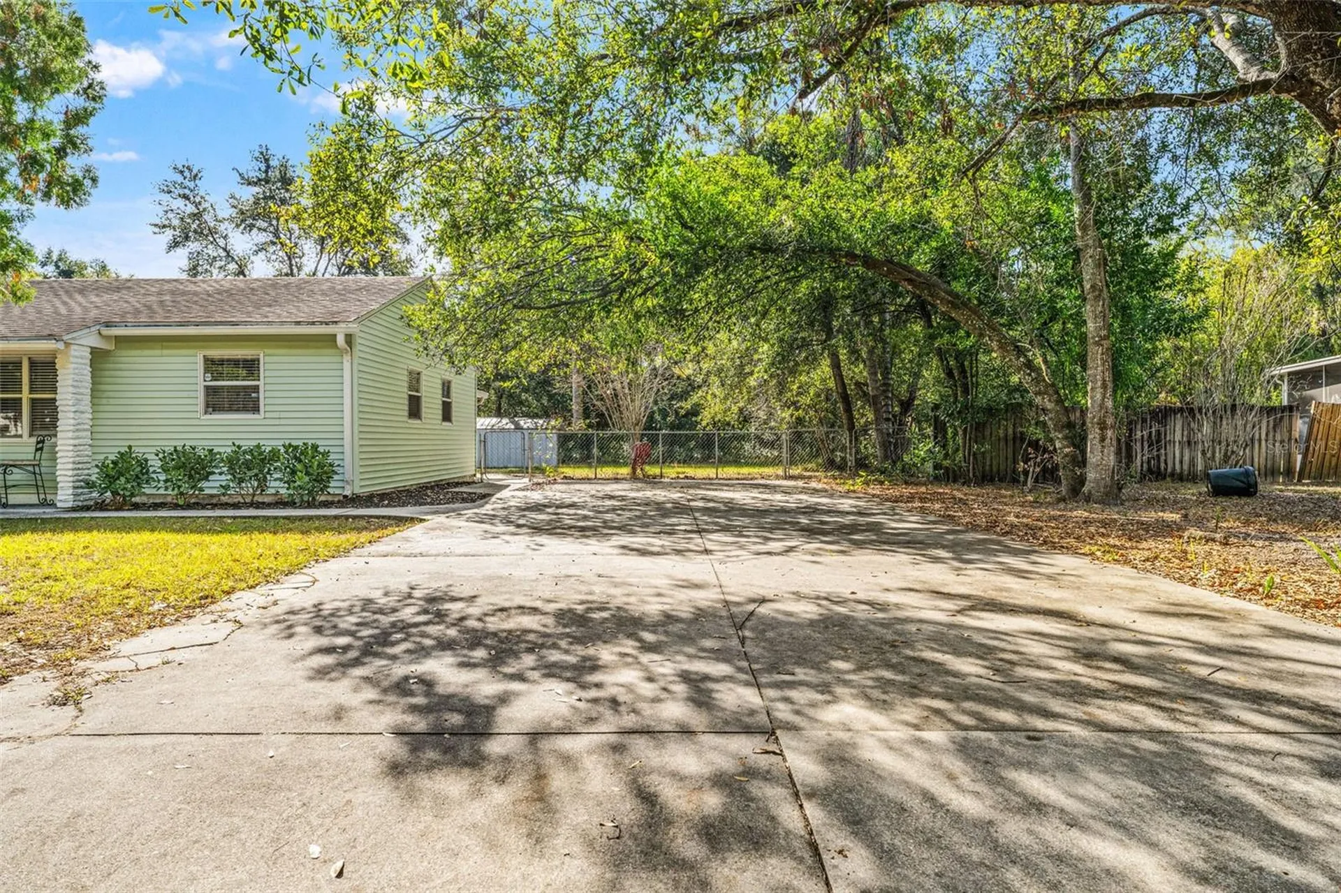 1215 E Lambright Street Tampa FL 33604