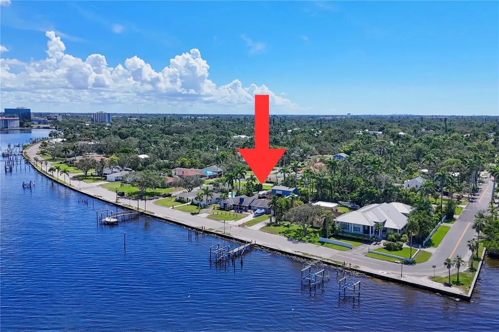 2507 Riverview Boulevard Bradenton FL 34205