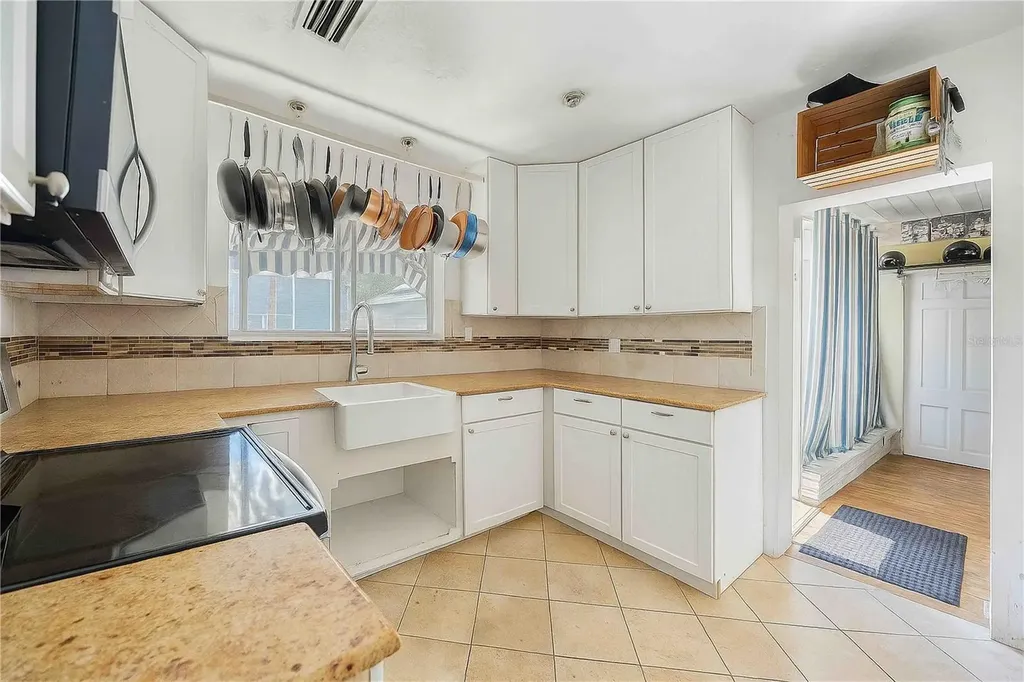2507 Riverview Boulevard Bradenton FL 34205