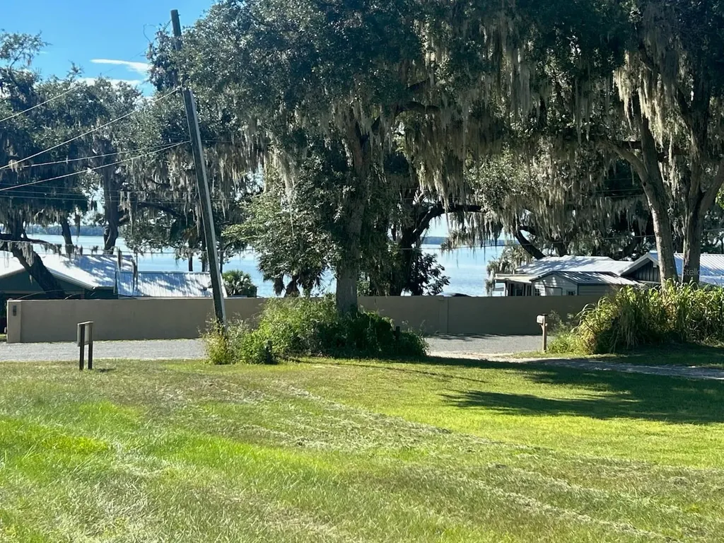 15365 SE 140th Avenue Road Weirsdale FL 32195