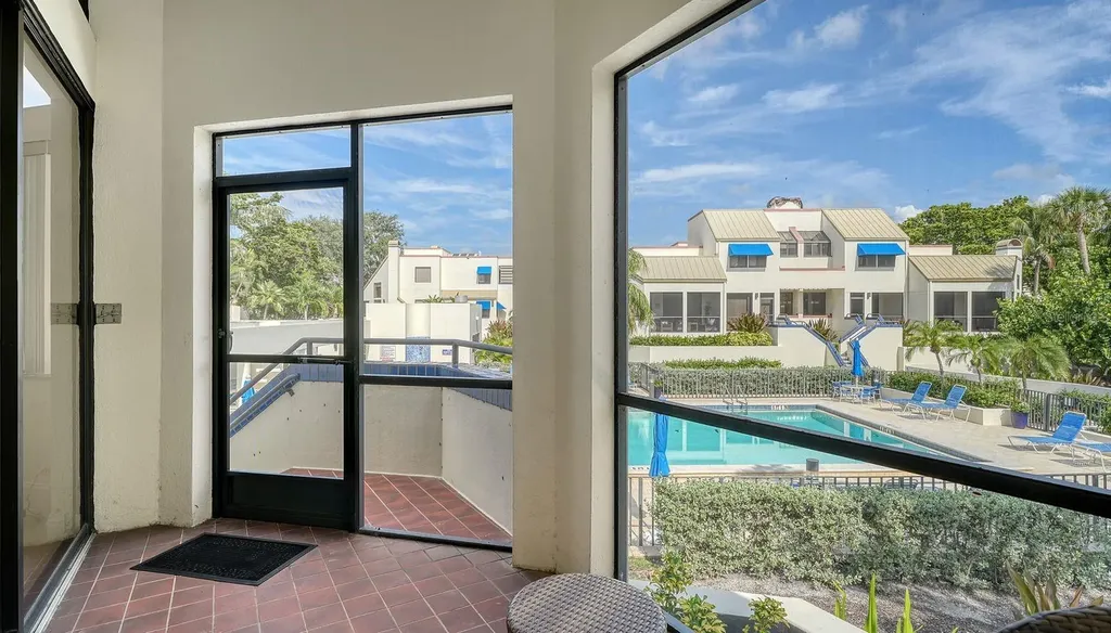 1922 Harbourside Drive Longboat Key FL 34228