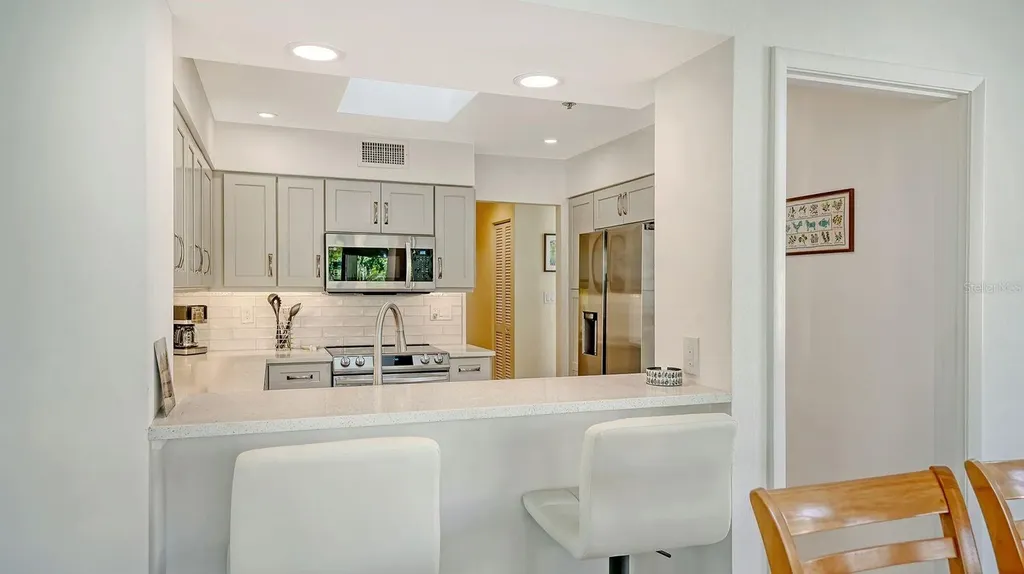 1922 Harbourside Drive Longboat Key FL 34228