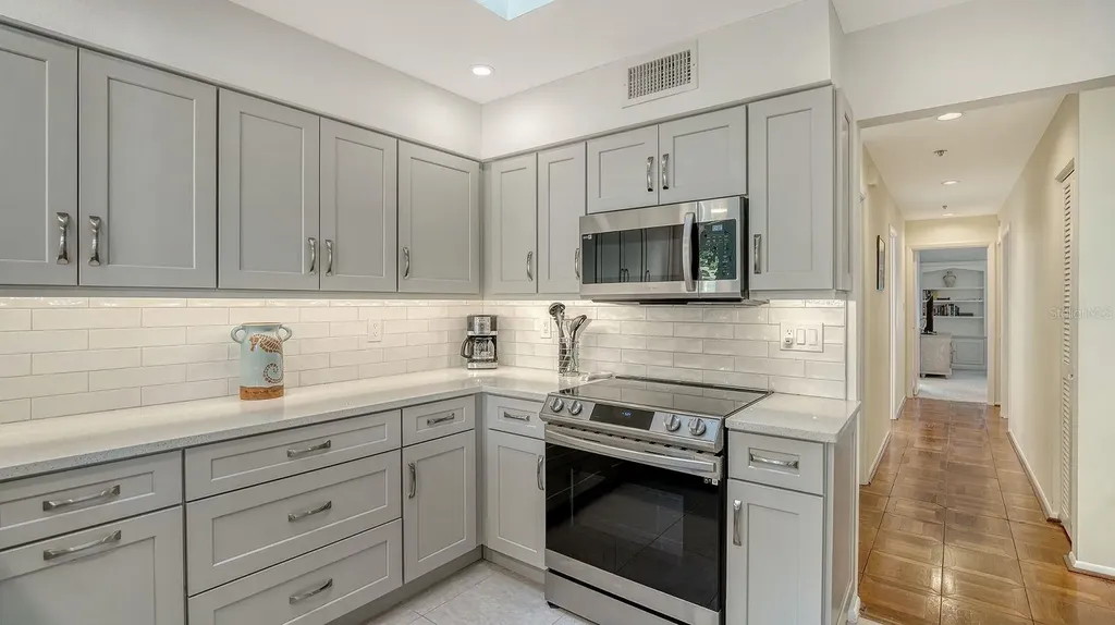 1922 Harbourside Drive Longboat Key FL 34228