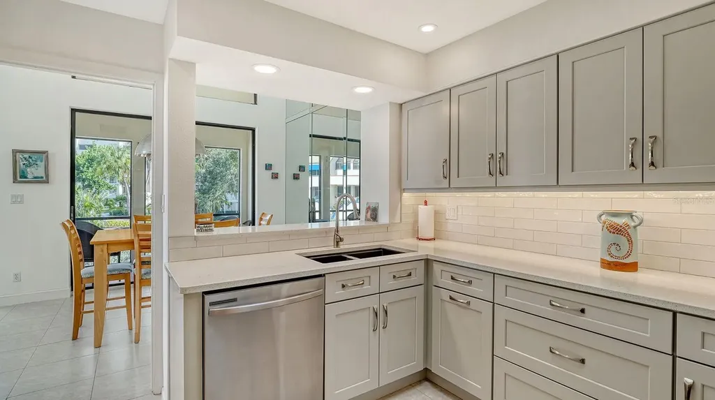 1922 Harbourside Drive Longboat Key FL 34228