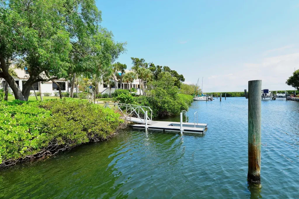 1922 Harbourside Drive Longboat Key FL 34228