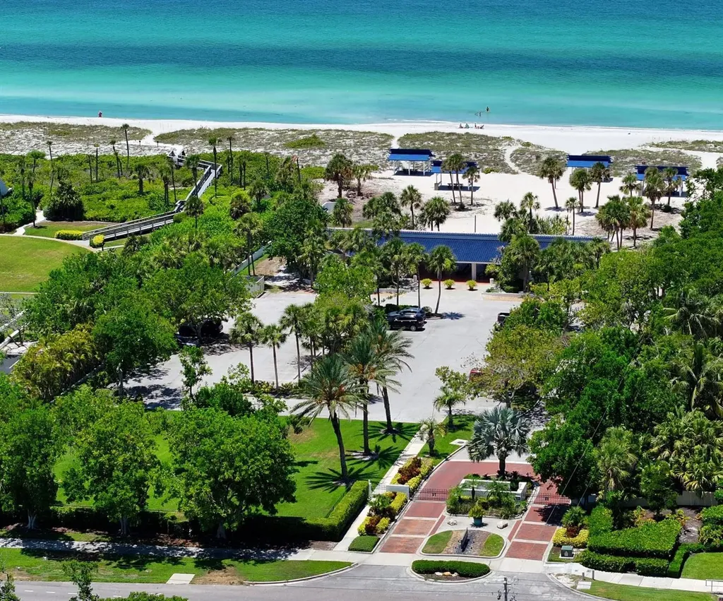 1922 Harbourside Drive Longboat Key FL 34228