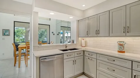 1922 Harbourside Drive Longboat Key FL 34228