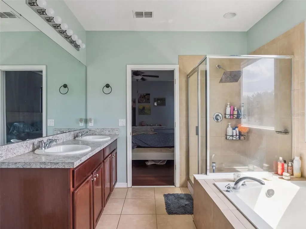 2566 Limerick Circle Grand Island FL 32735