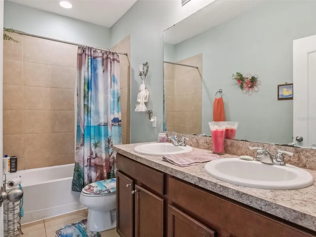 2566 Limerick Circle Grand Island FL 32735