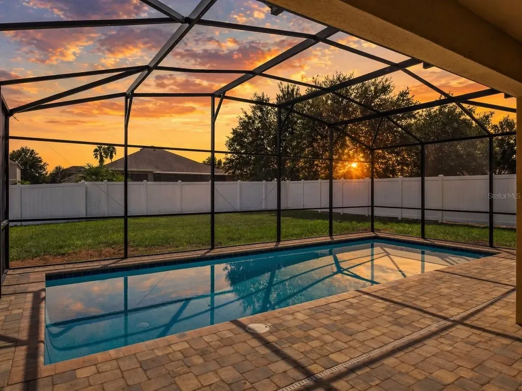 2566 Limerick Circle Grand Island FL 32735