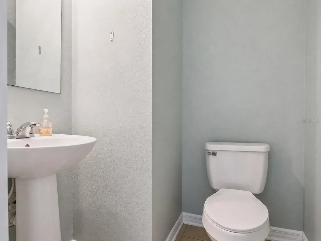 2566 Limerick Circle Grand Island FL 32735
