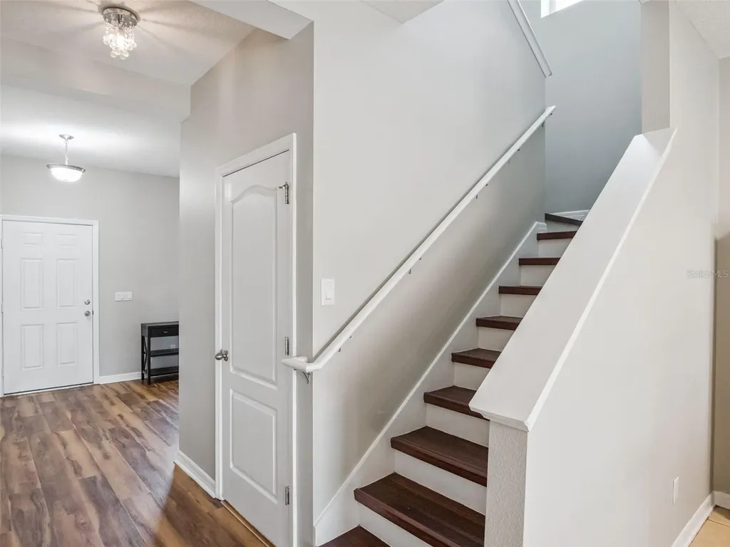 2566 Limerick Circle Grand Island FL 32735
