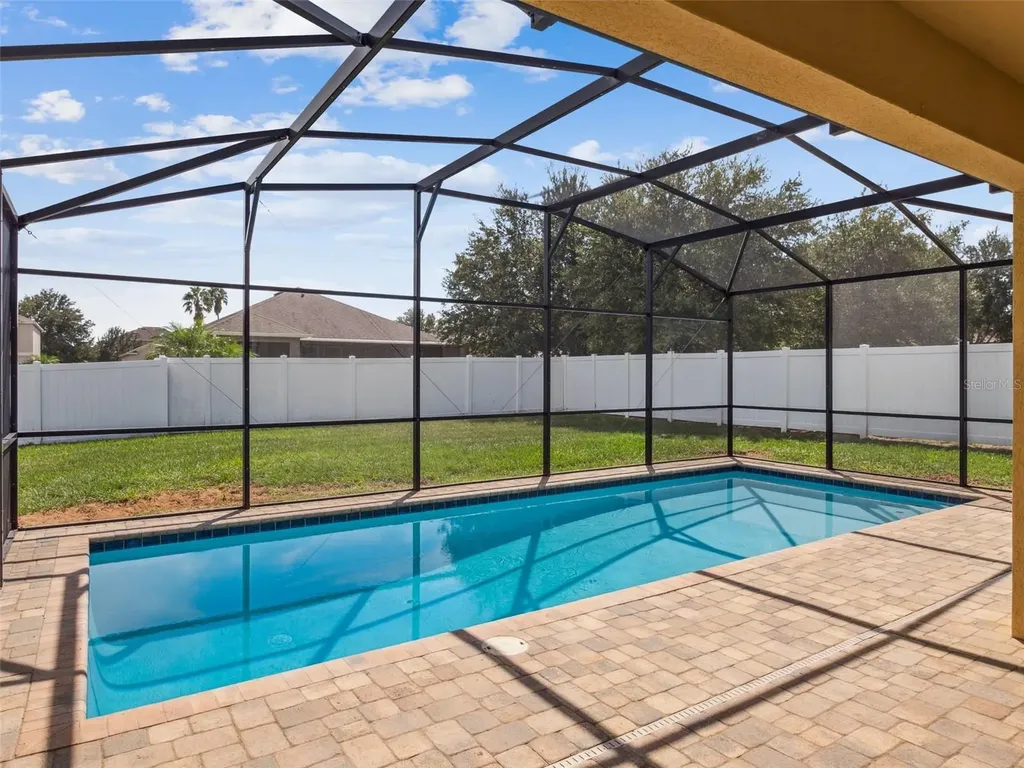 2566 Limerick Circle Grand Island FL 32735