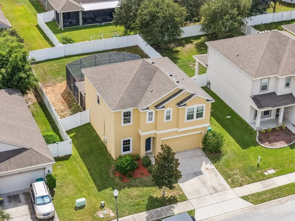 2566 Limerick Circle Grand Island FL 32735