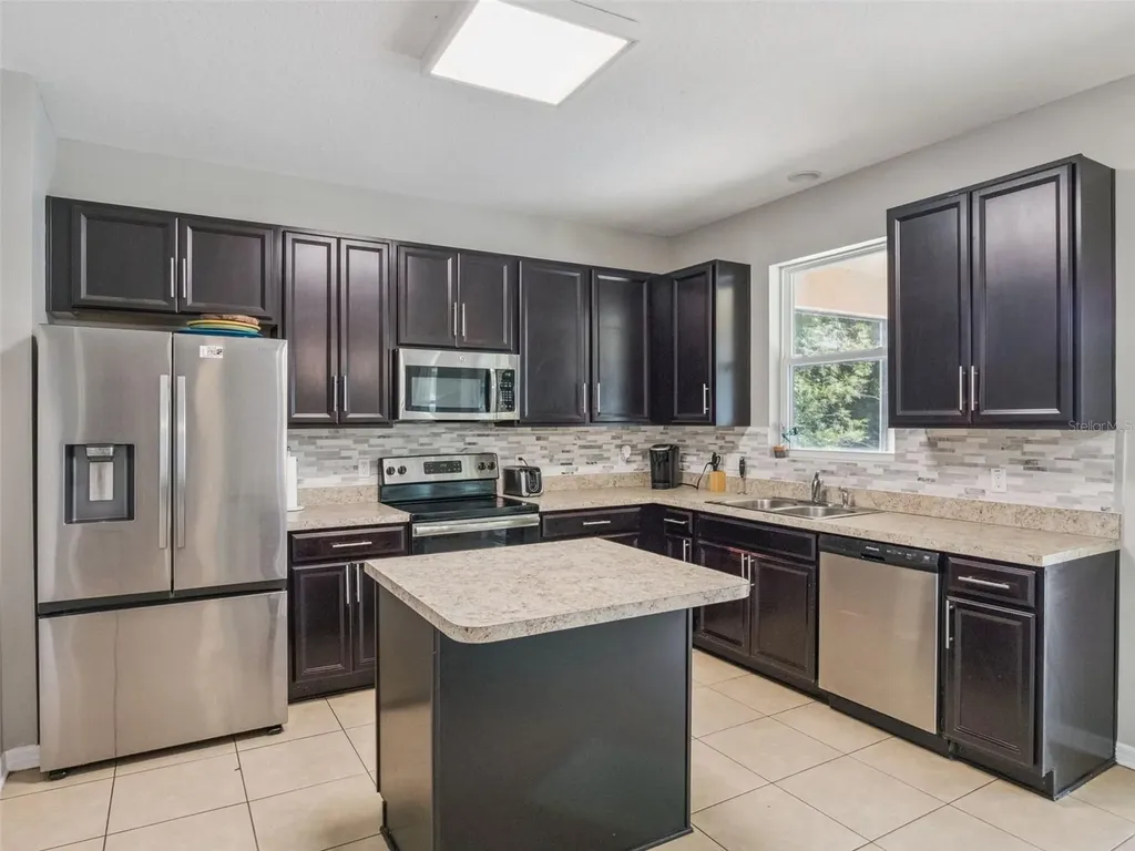 2566 Limerick Circle Grand Island FL 32735