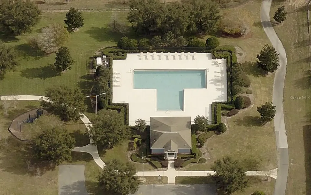 2566 Limerick Circle Grand Island FL 32735