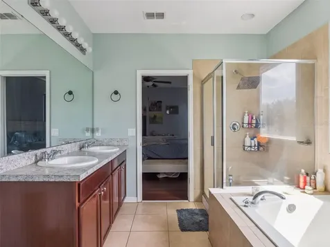 2566 Limerick Circle Grand Island FL 32735