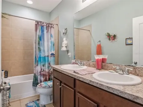 2566 Limerick Circle Grand Island FL 32735