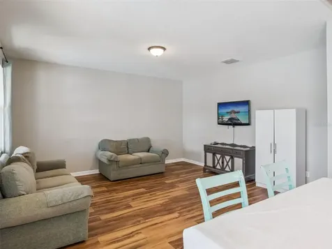 2566 Limerick Circle Grand Island FL 32735